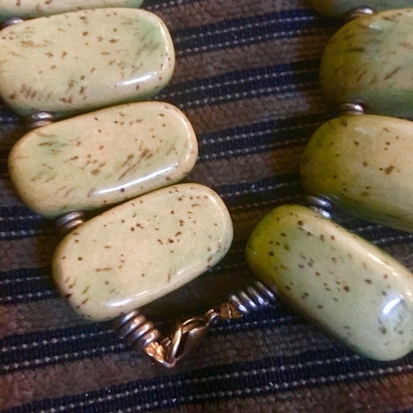 Beautiful Green Agate Necklace - Picture 5 of 5